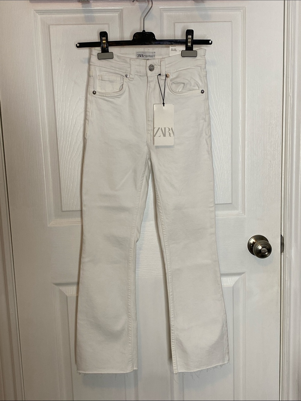 Zara White Cropped Flare Raw Hem Jeans Clean Girl NWT Size 2 - Picture 2 of 16